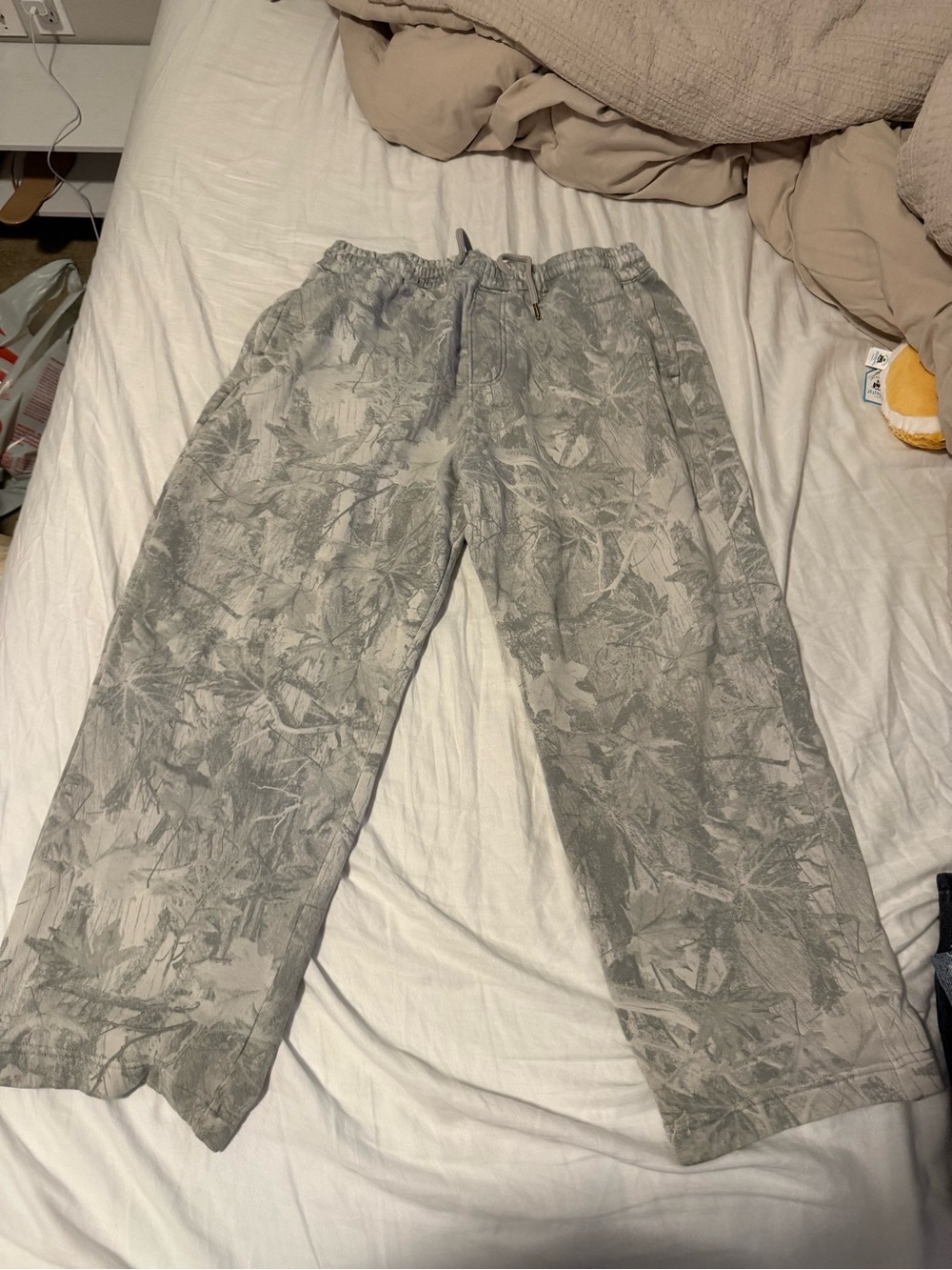 Hollister Wide Leg Leaf-Print Pants in Sage Gray